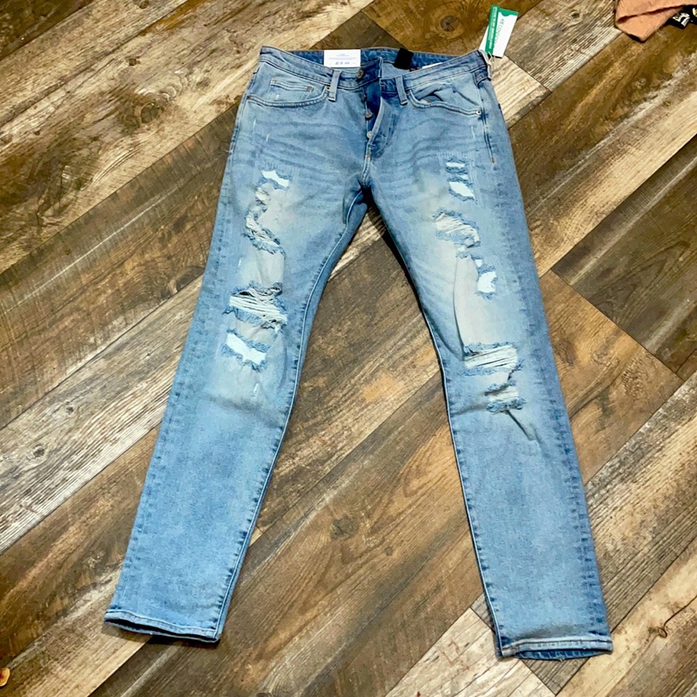 H&M NWT 34 Skinny Faded & Destroyed Button Fly